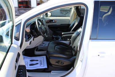 2022 Chrysler Pacifica, $24995. Photo 9