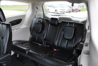 2023 Chrysler Pacifica, $25995. Photo 11