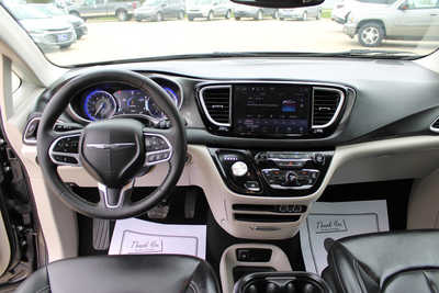 2023 Chrysler Pacifica, $25995. Photo 12