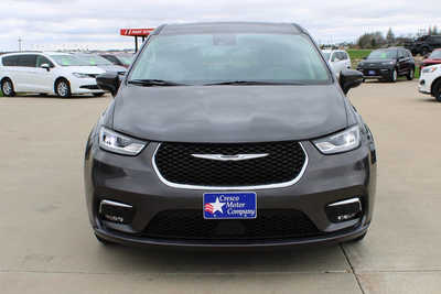 2023 Chrysler Pacifica, $25995. Photo 2