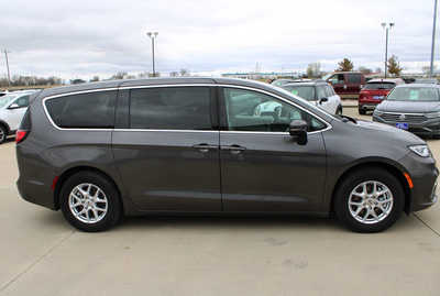 2023 Chrysler Pacifica, $25995. Photo 4