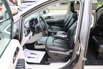 2023 Chrysler Pacifica, $25995. Photo 9