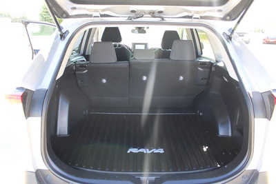 2020 Toyota RAV4, $27995. Photo 12