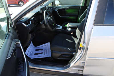 2020 Toyota RAV4, $27995. Photo 9