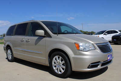 2013 Chrysler Town & Country, $5995. Photo 3