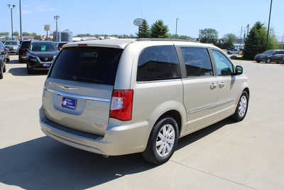 2013 Chrysler Town & Country, $5995. Photo 5