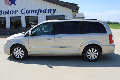 2013 Chrysler Town & Country, $5995. Photo 8