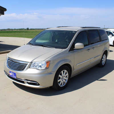 2013 Chrysler Town & Country, $5995. Photo 1