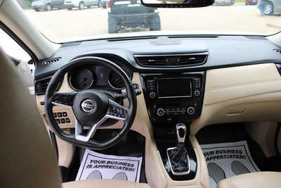 2018 Nissan Rogue, $11995. Photo 11