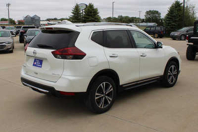 2018 Nissan Rogue, $11995. Photo 5