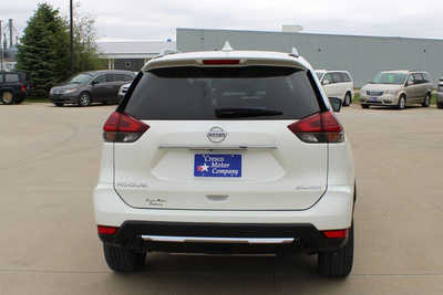 2018 Nissan Rogue, $11995. Photo 6