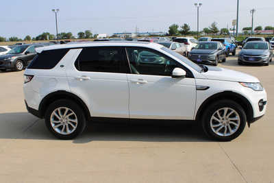 2016 Land Rover Discovery, $14995. Photo 4