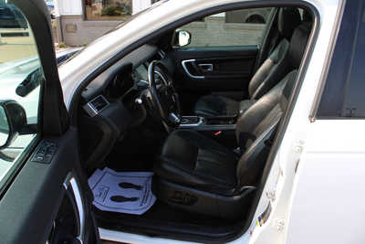 2016 Land Rover Discovery, $14995. Photo 9