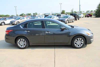 2013 Nissan Altima, $6995. Photo 4