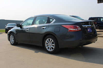 2013 Nissan Altima, $6995. Photo 7