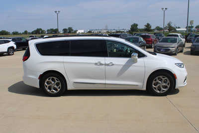 2022 Chrysler Pacifica, $25995. Photo 4