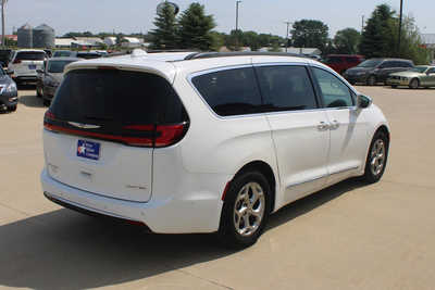 2022 Chrysler Pacifica, $25995. Photo 5