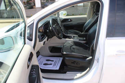 2022 Chrysler Pacifica, $25995. Photo 9