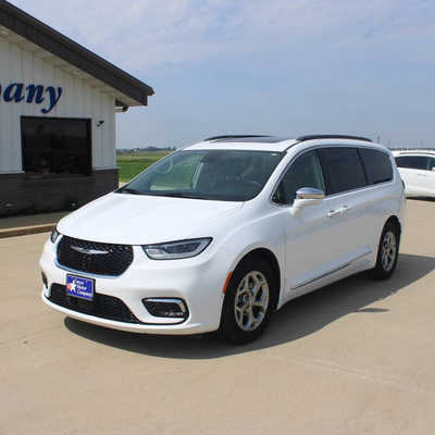 2022 Chrysler Pacifica, $25995. Photo 1