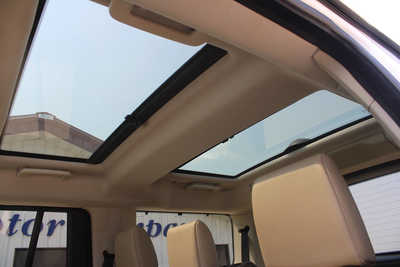 2016 Land Rover LR4, $18995. Photo 12
