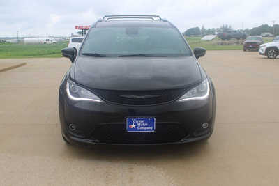 2019 Chrysler Pacifica, $21995. Photo 2