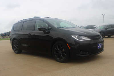 2019 Chrysler Pacifica, $21995. Photo 3