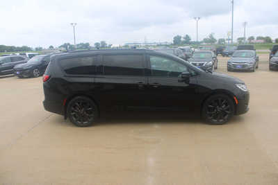 2019 Chrysler Pacifica, $21995. Photo 4