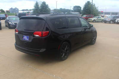 2019 Chrysler Pacifica, $21995. Photo 5