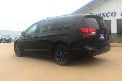 2019 Chrysler Pacifica, $21995. Photo 7