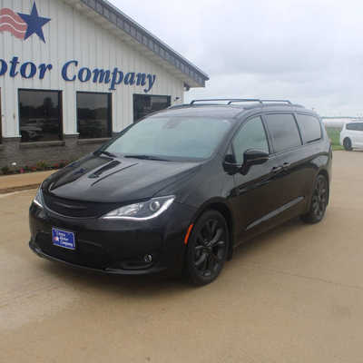 2019 Chrysler Pacifica, $21995. Photo 1