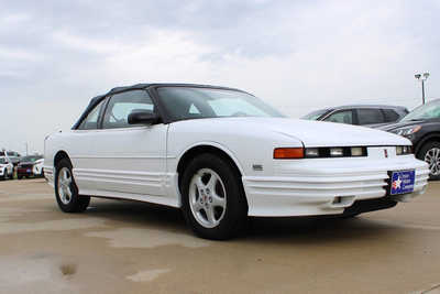 1995 Oldsmobile Cutlass Supreme, $7995. Photo 3