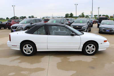 1995 Oldsmobile Cutlass Supreme, $7995. Photo 4