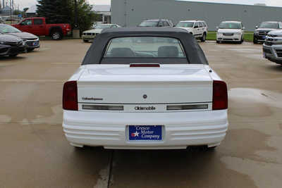 1995 Oldsmobile Cutlass Supreme, $7995. Photo 6