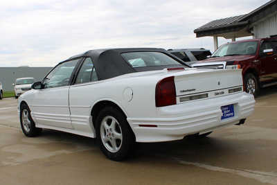 1995 Oldsmobile Cutlass Supreme, $7995. Photo 7