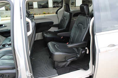 2017 Chrysler Pacifica, $17995. Photo 10