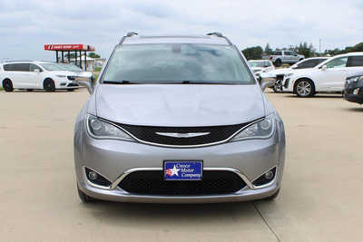 2017 Chrysler Pacifica, $17995. Photo 2