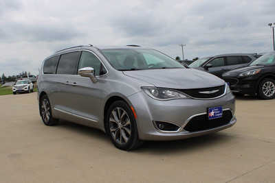 2017 Chrysler Pacifica, $17995. Photo 3