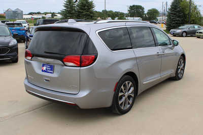 2017 Chrysler Pacifica, $17995. Photo 5
