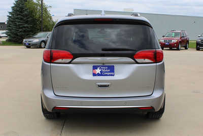2017 Chrysler Pacifica, $17995. Photo 6