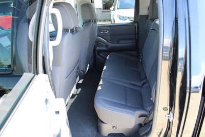 2022 Nissan Frontier, $31995. Photo 11
