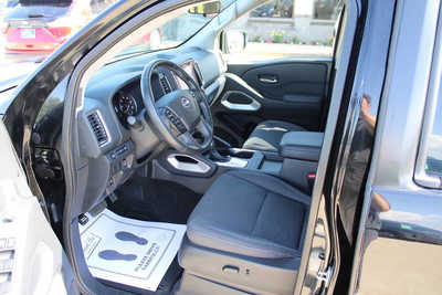 2022 Nissan Frontier, $31995. Photo 12