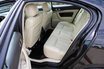 2015 Lincoln MKS, $9995. Photo 10