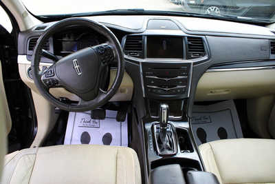 2015 Lincoln MKS, $9995. Photo 11