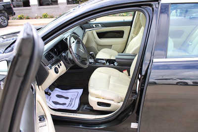 2015 Lincoln MKS, $9995. Photo 9