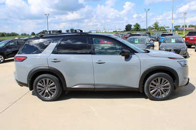 2022 Nissan Pathfinder, $33995. Photo 4