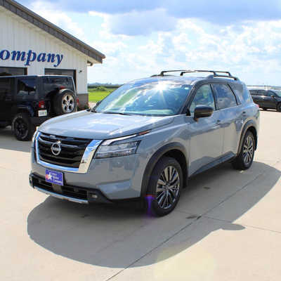 2022 Nissan Pathfinder, $33995. Photo 1