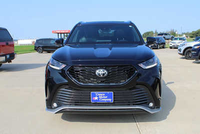 2022 Toyota Highlander, $38995. Photo 2