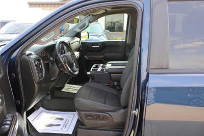 2022 Chevrolet 1500 Crew Cab, $37995. Photo 11