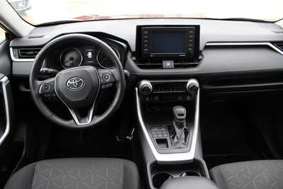 2020 Toyota RAV4, $25995. Photo 11