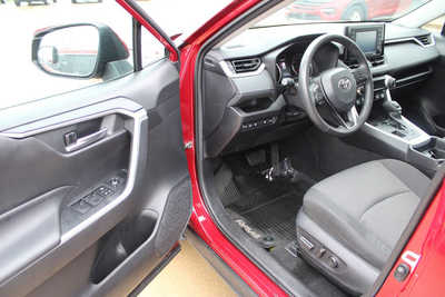 2020 Toyota RAV4, $25995. Photo 12